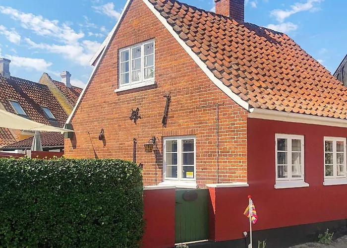 4 Person In Aeroskobing-by Traum